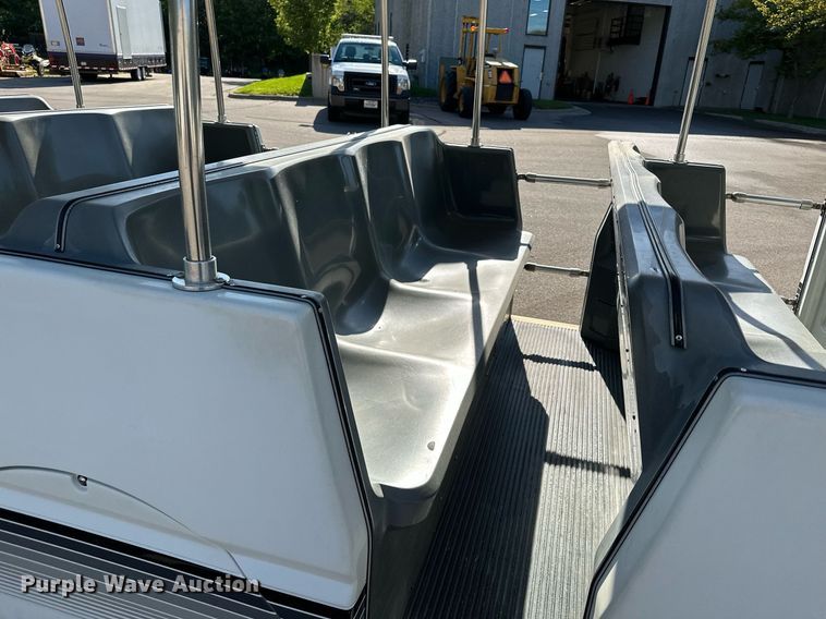 image for item DQ7358 2001 Ford E350  tram