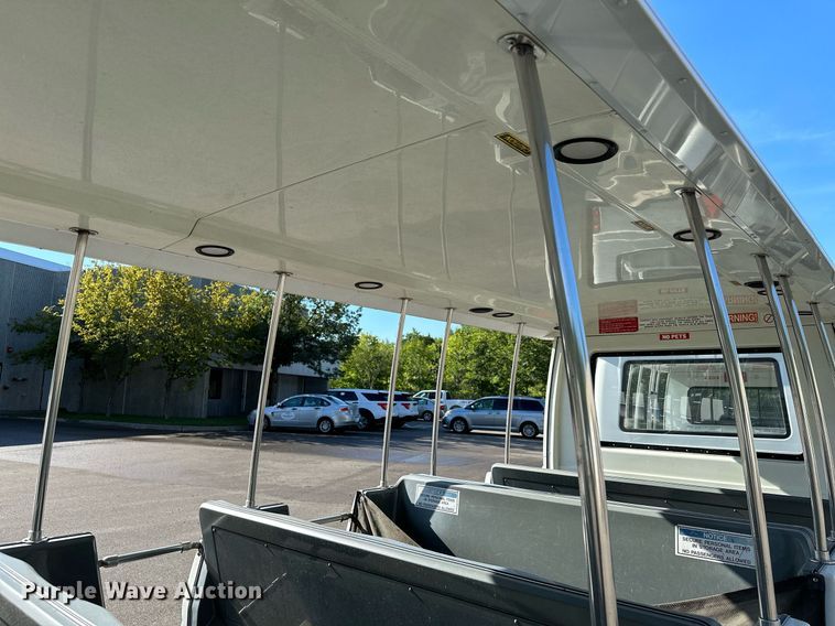 image for item DQ7358 2001 Ford E350  tram