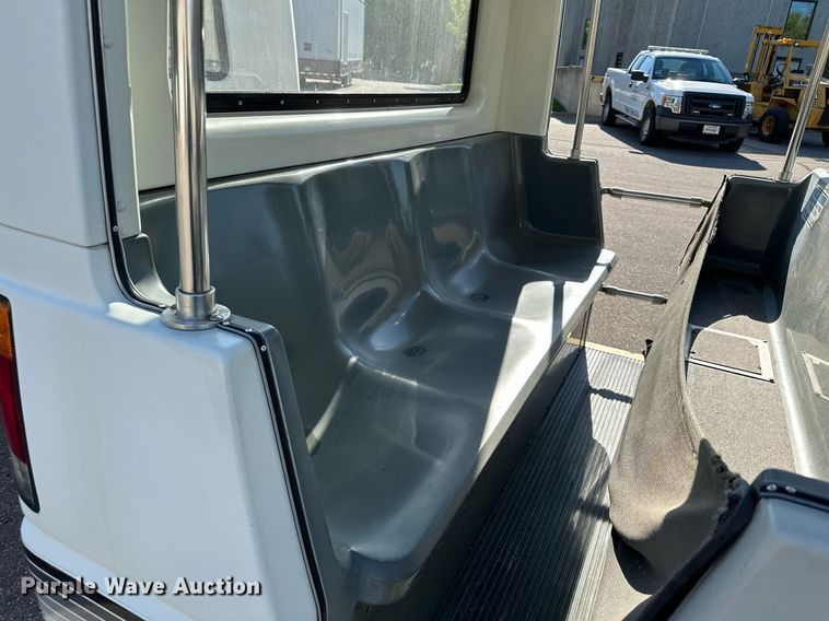 image for item DQ7358 2001 Ford E350  tram