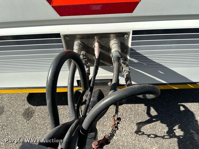 image for item DQ7358 2001 Ford E350  tram