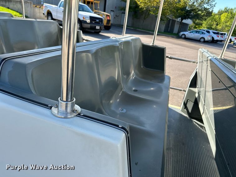 image for item DQ7358 2001 Ford E350  tram