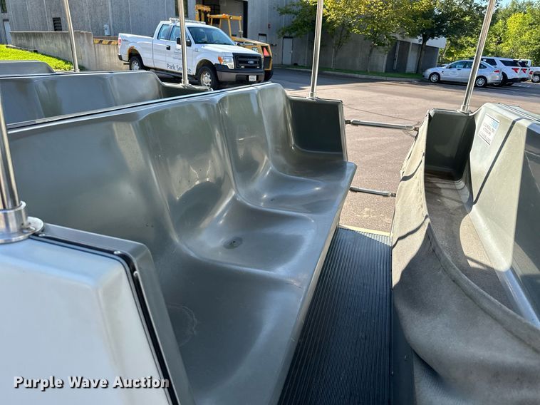 image for item DQ7358 2001 Ford E350  tram