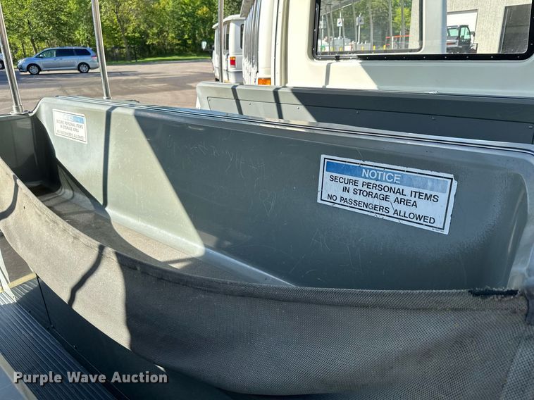 image for item DQ7358 2001 Ford E350  tram