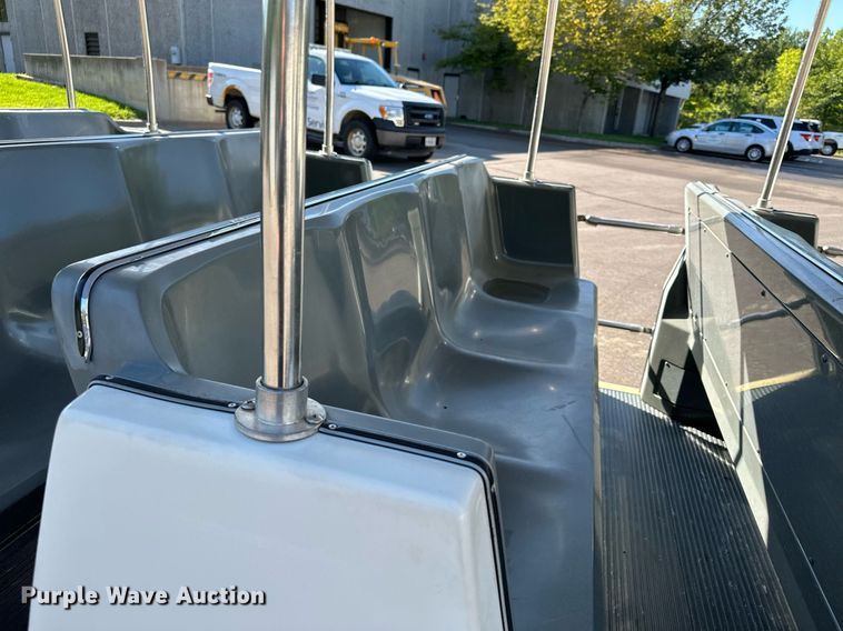 image for item DQ7358 2001 Ford E350  tram