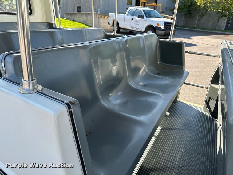 image for item DQ7358 2001 Ford E350  tram