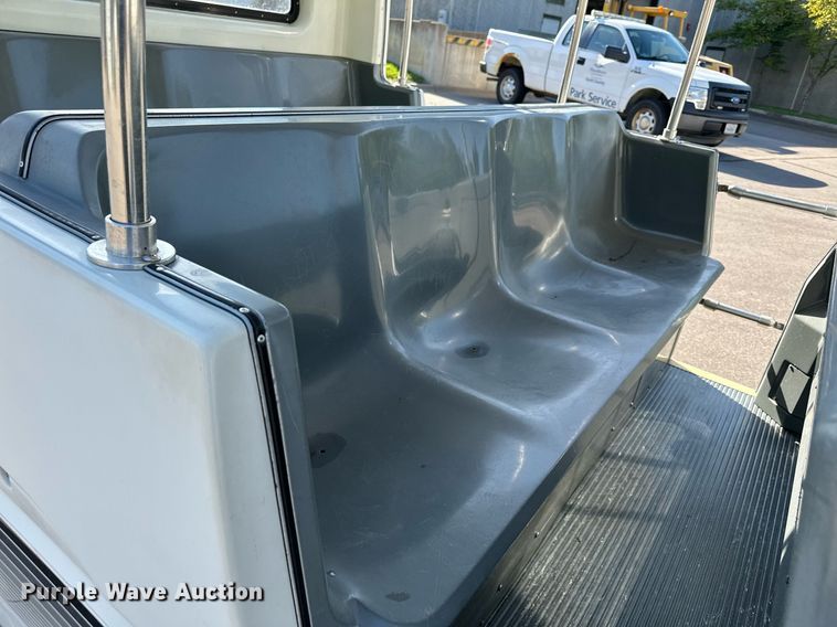 image for item DQ7358 2001 Ford E350  tram