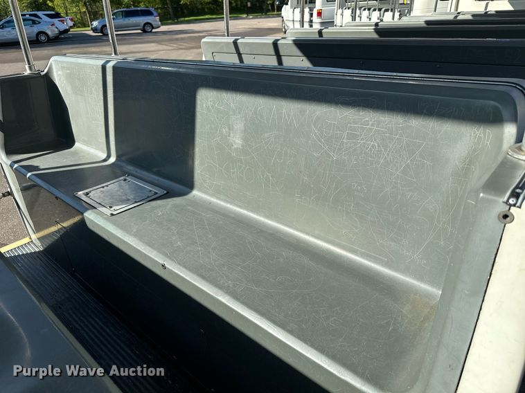 image for item DQ7358 2001 Ford E350  tram