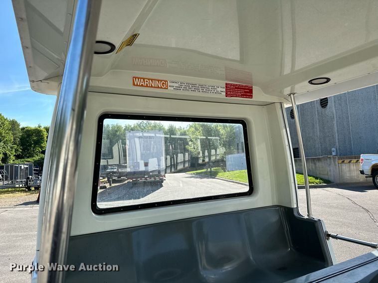 image for item DQ7358 2001 Ford E350  tram