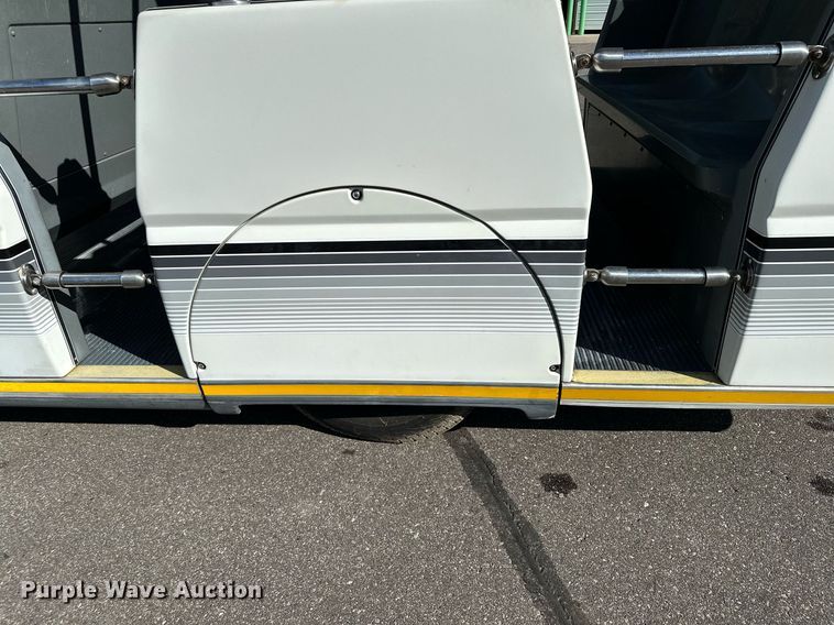 image for item DQ7358 2001 Ford E350  tram