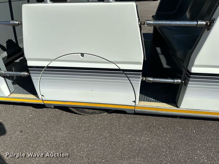 image for item DQ7358 2001 Ford E350  tram