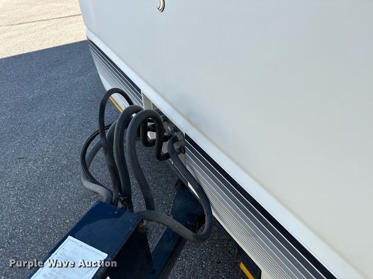 image for item DQ7358 2001 Ford E350  tram