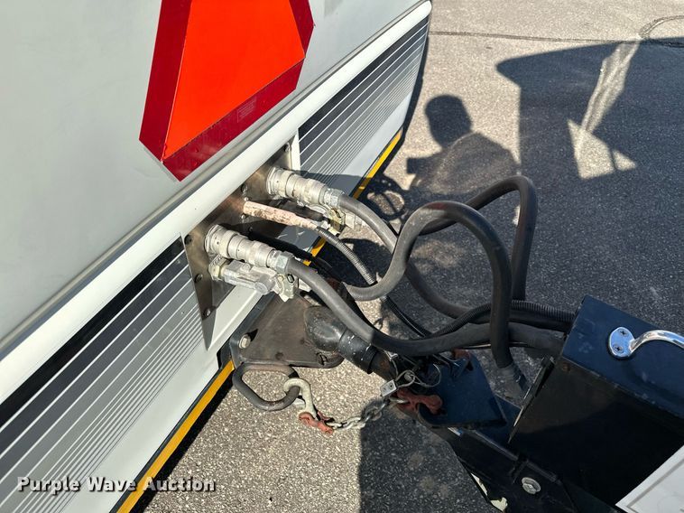 image for item DQ7358 2001 Ford E350  tram