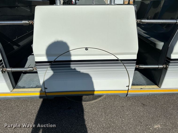 image for item DQ7358 2001 Ford E350  tram