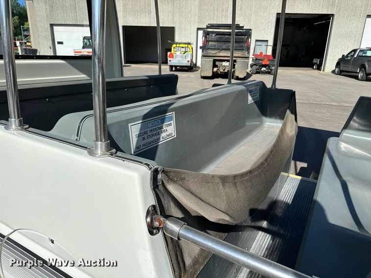 image for item DQ7358 2001 Ford E350  tram