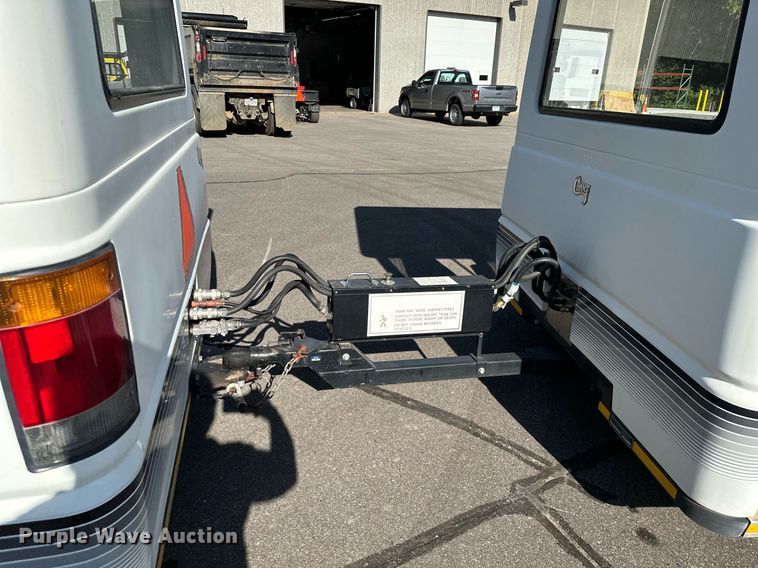 image for item DQ7358 2001 Ford E350  tram