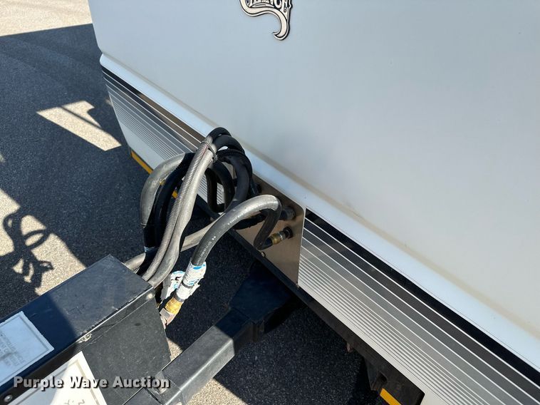 image for item DQ7358 2001 Ford E350  tram