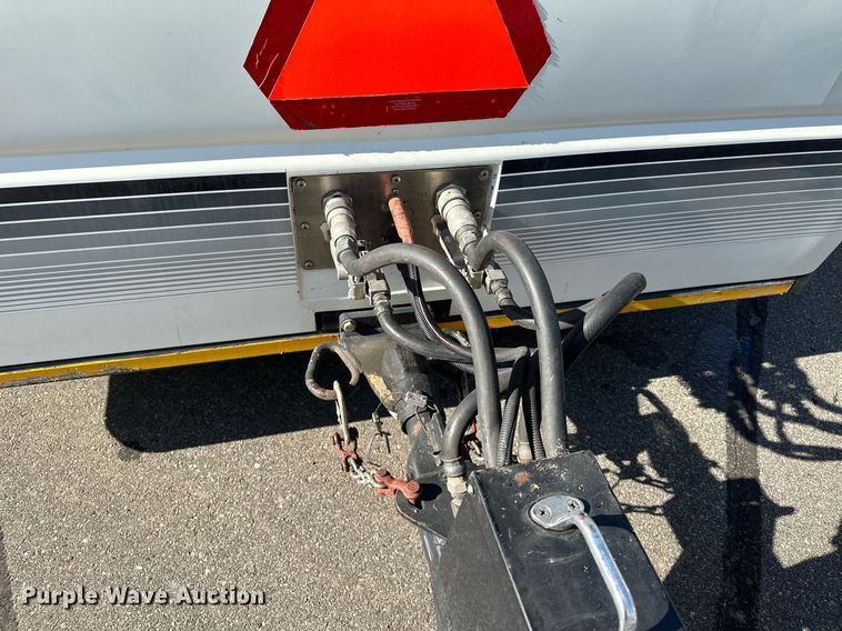 image for item DQ7358 2001 Ford E350  tram