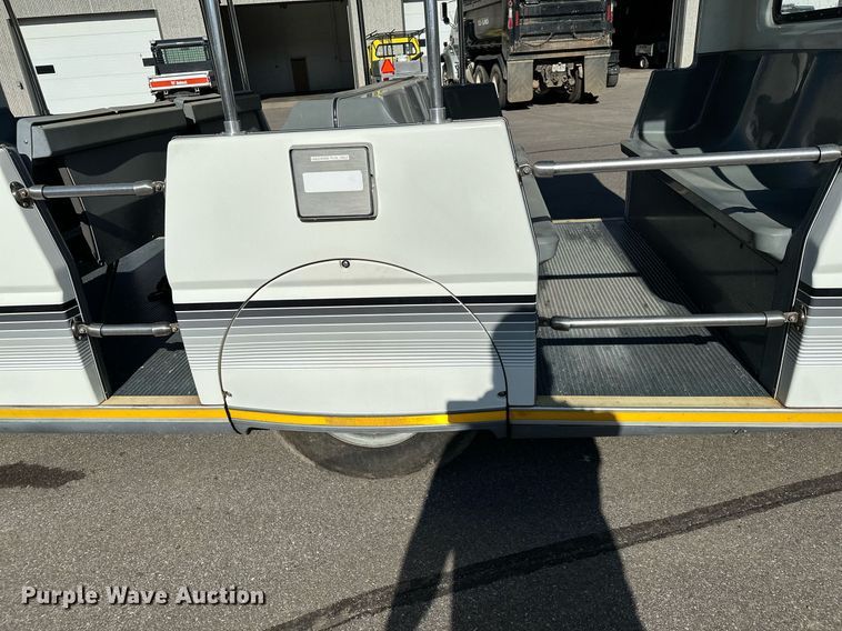 image for item DQ7358 2001 Ford E350  tram