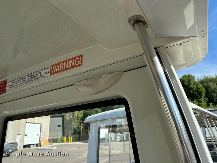 image for item DQ7358 2001 Ford E350  tram