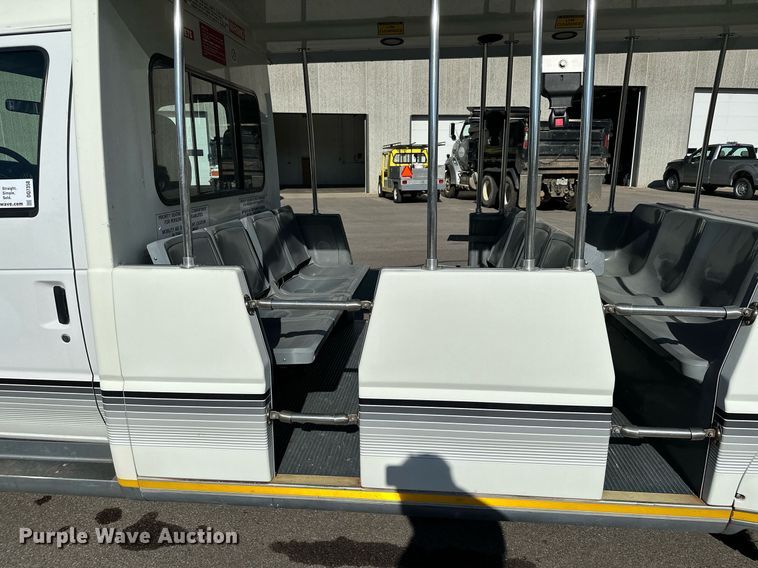 image for item DQ7358 2001 Ford E350  tram