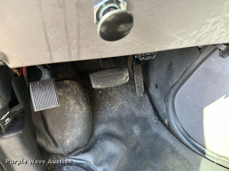 image for item DQ7358 2001 Ford E350  tram