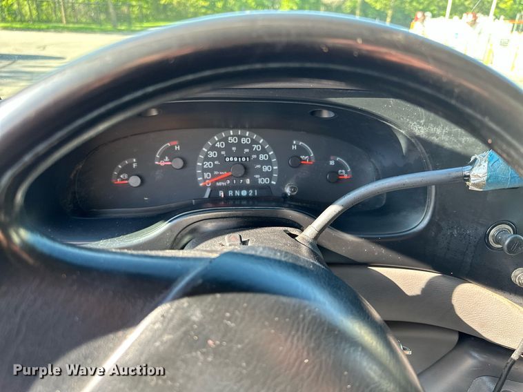 image for item DQ7358 2001 Ford E350  tram