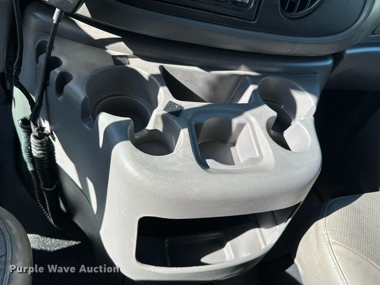 image for item DQ7358 2001 Ford E350  tram