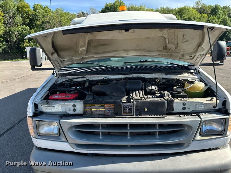 image for item DQ7358 2001 Ford E350  tram