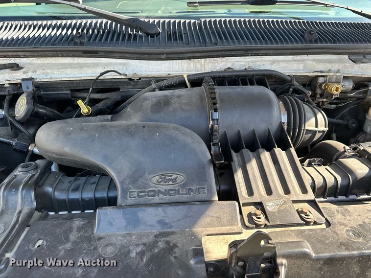 image for item DQ7358 2001 Ford E350  tram