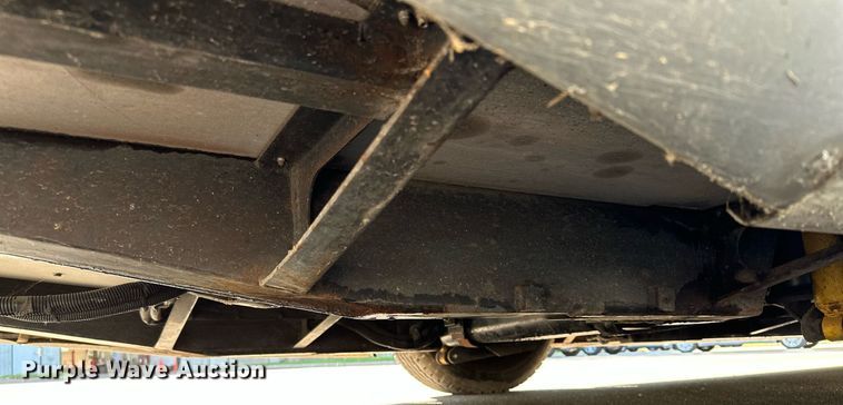 image for item DQ7358 2001 Ford E350  tram