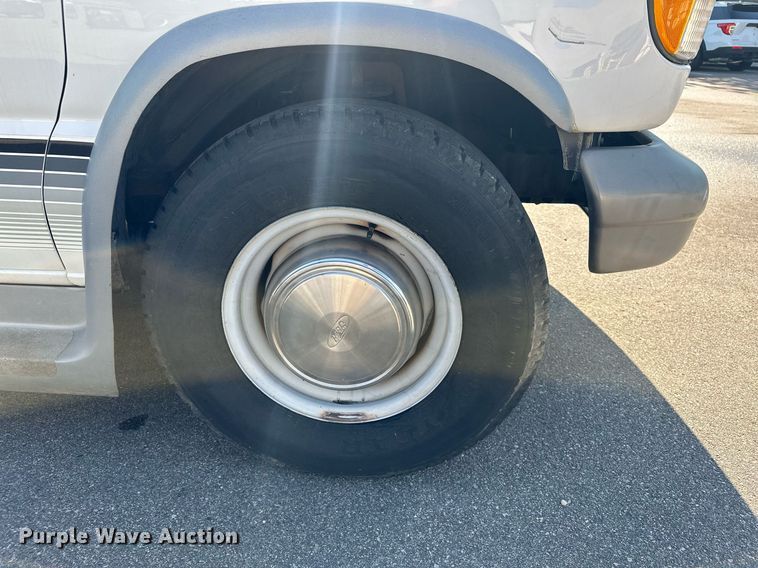 image for item DQ7358 2001 Ford E350  tram