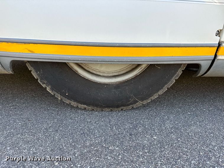 image for item DQ7358 2001 Ford E350  tram