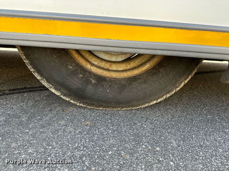 image for item DQ7358 2001 Ford E350  tram