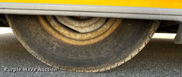 image for item DQ7358 2001 Ford E350  tram