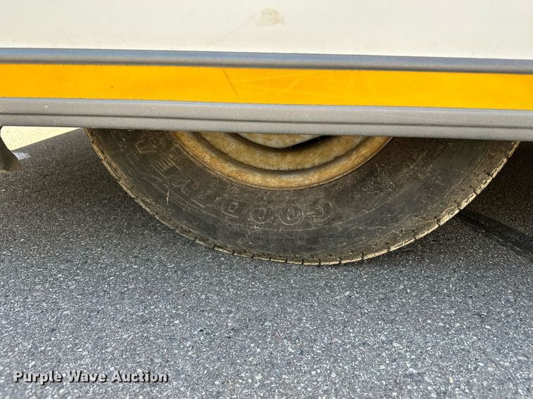 image for item DQ7358 2001 Ford E350  tram