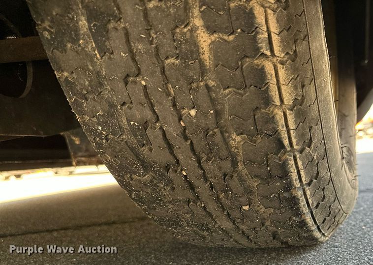 image for item DQ7358 2001 Ford E350  tram