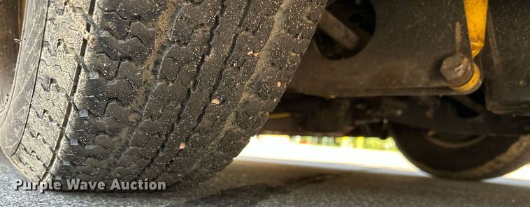 image for item DQ7358 2001 Ford E350  tram