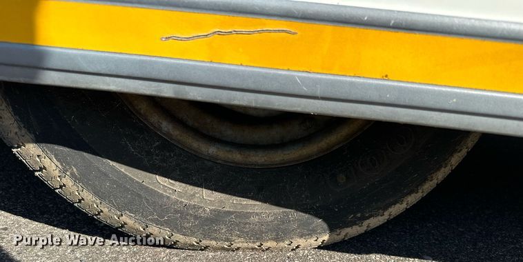 image for item DQ7358 2001 Ford E350  tram