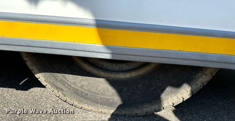 image for item DQ7358 2001 Ford E350  tram