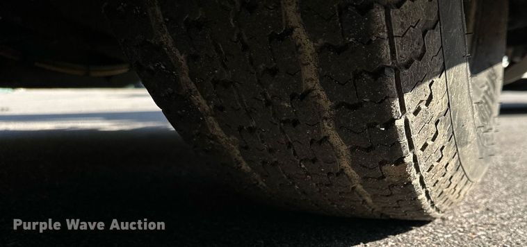 image for item DQ7358 2001 Ford E350  tram