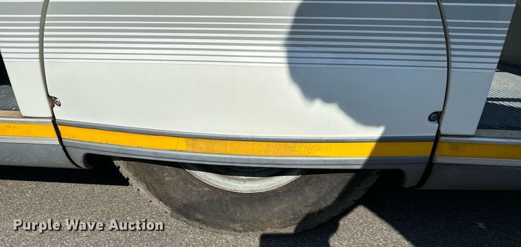 image for item DQ7358 2001 Ford E350  tram