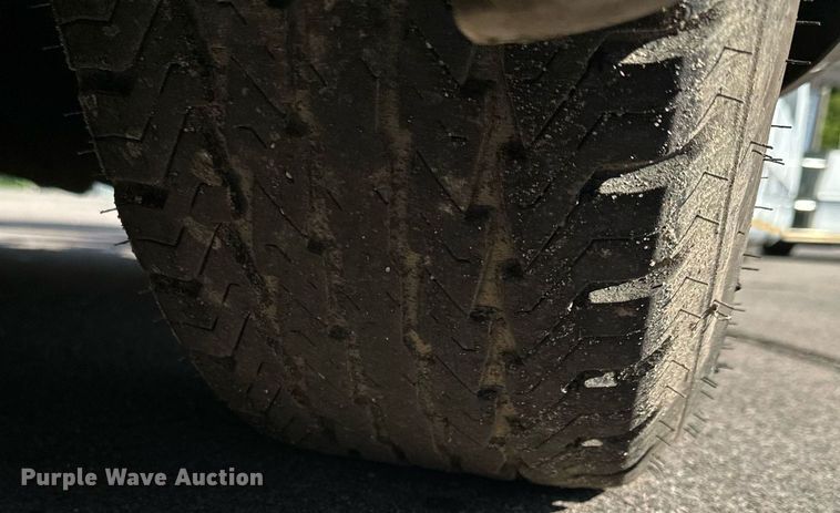 image for item DQ7358 2001 Ford E350  tram