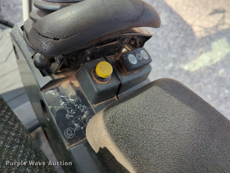 image for item DR6995 2013 Caterpillar 12M2 VHP Plus  motor grader