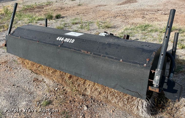 image for item DR6998 John Deere BA84  skid steer broom
