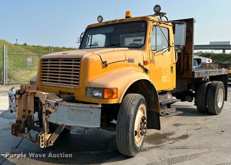 image for item DS2239 1995 International 4900  flatbed truck