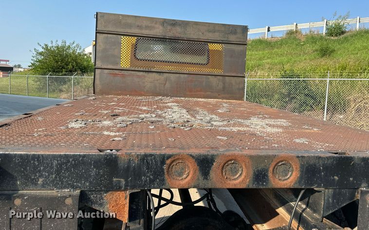 image for item DS2239 1995 International 4900  flatbed truck