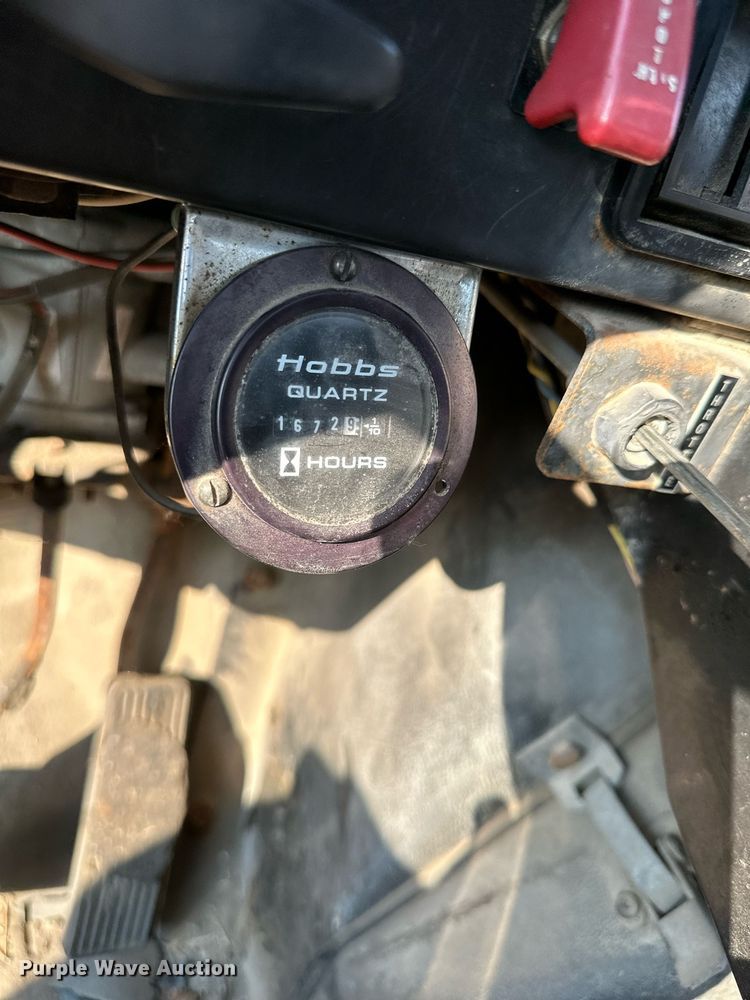 image for item DS2239 1995 International 4900  flatbed truck