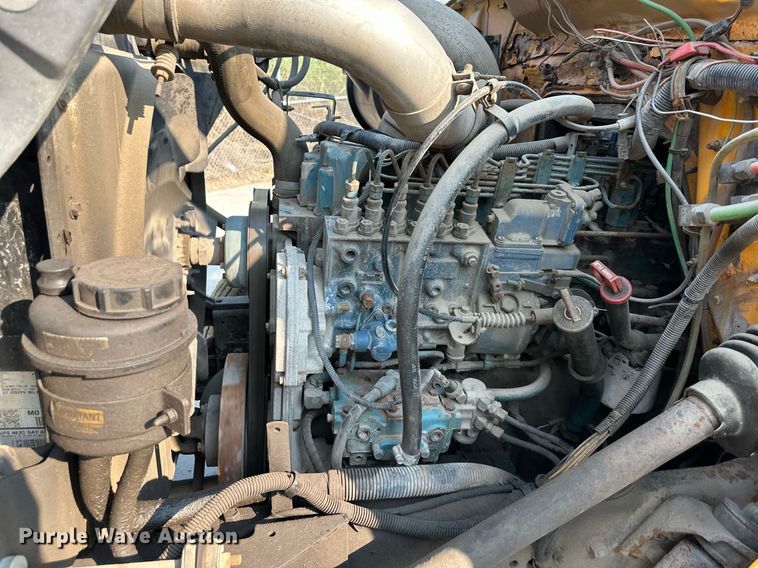 image for item DS2239 1995 International 4900  flatbed truck