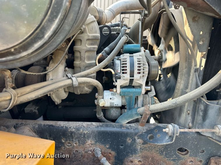 image for item DS2239 1995 International 4900  flatbed truck