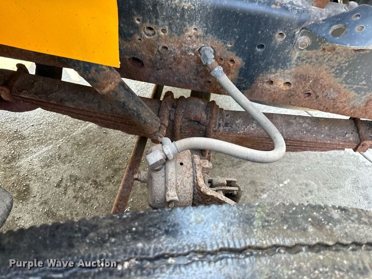 image for item DS2239 1995 International 4900  flatbed truck